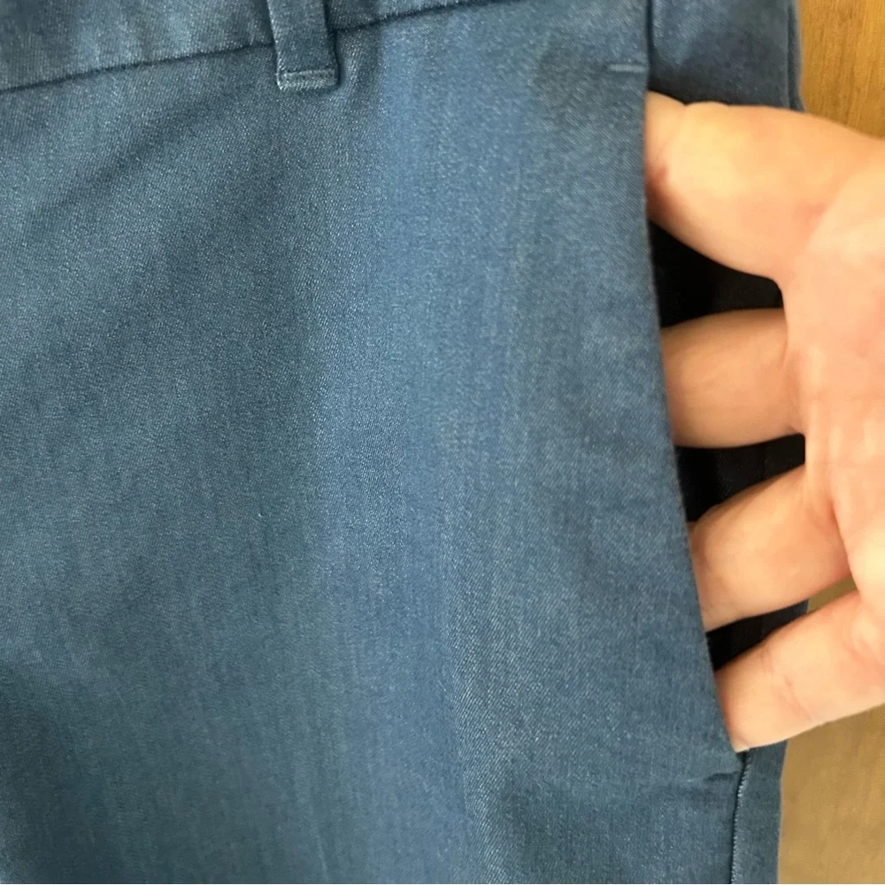 Ann Taylor 11” Chambray Bermuda Shorts. Size 6.